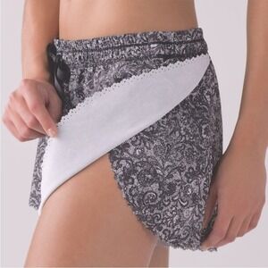 Lululemon; Hit It Short‎ - Mini Cinder Lace Trim Size 8